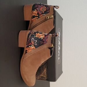 Inkkas Brown Ankle Boots with Colorful Floral Design